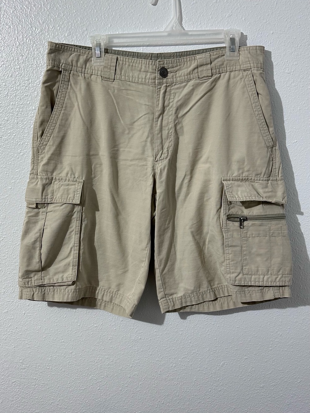 Columbia Men's Khaki Cargo Shorts - Lightweight Everyday Comfort size 34